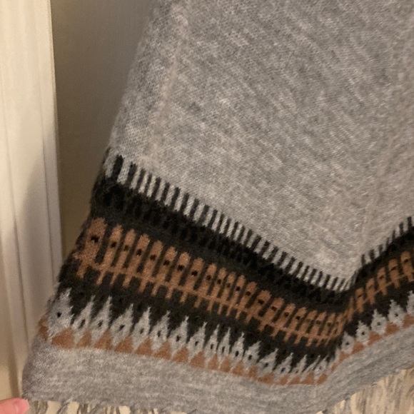 Gray Patterned Women's Poncho with Fringe - Picture 8 of 9